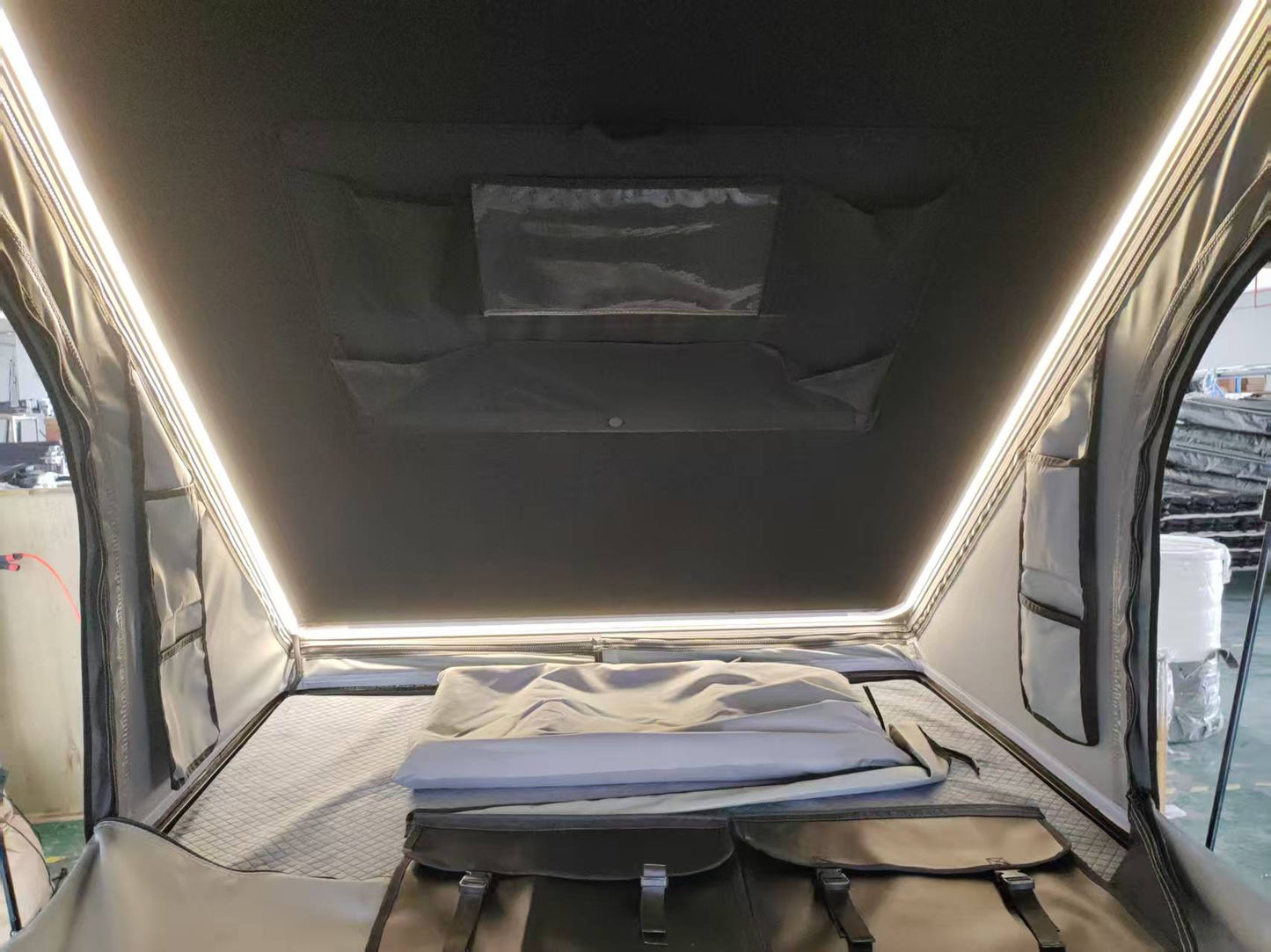 Aluminum Hard-shell Wildwood Series Roof Tent