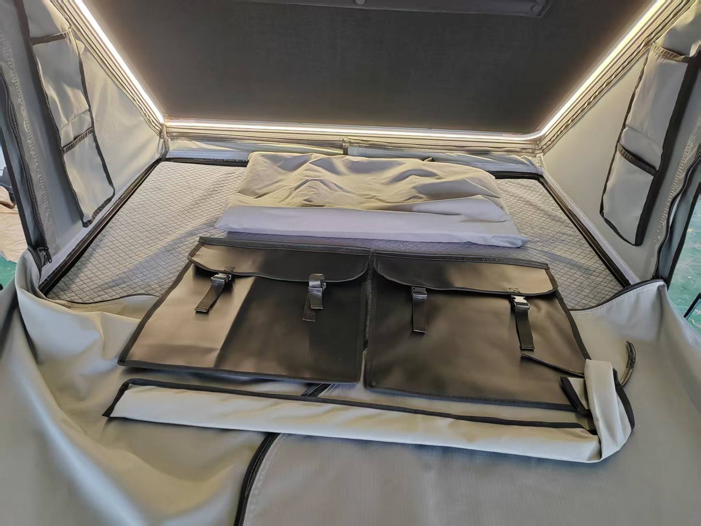 Aluminum Hard-shell Wildwood Series Roof Tent