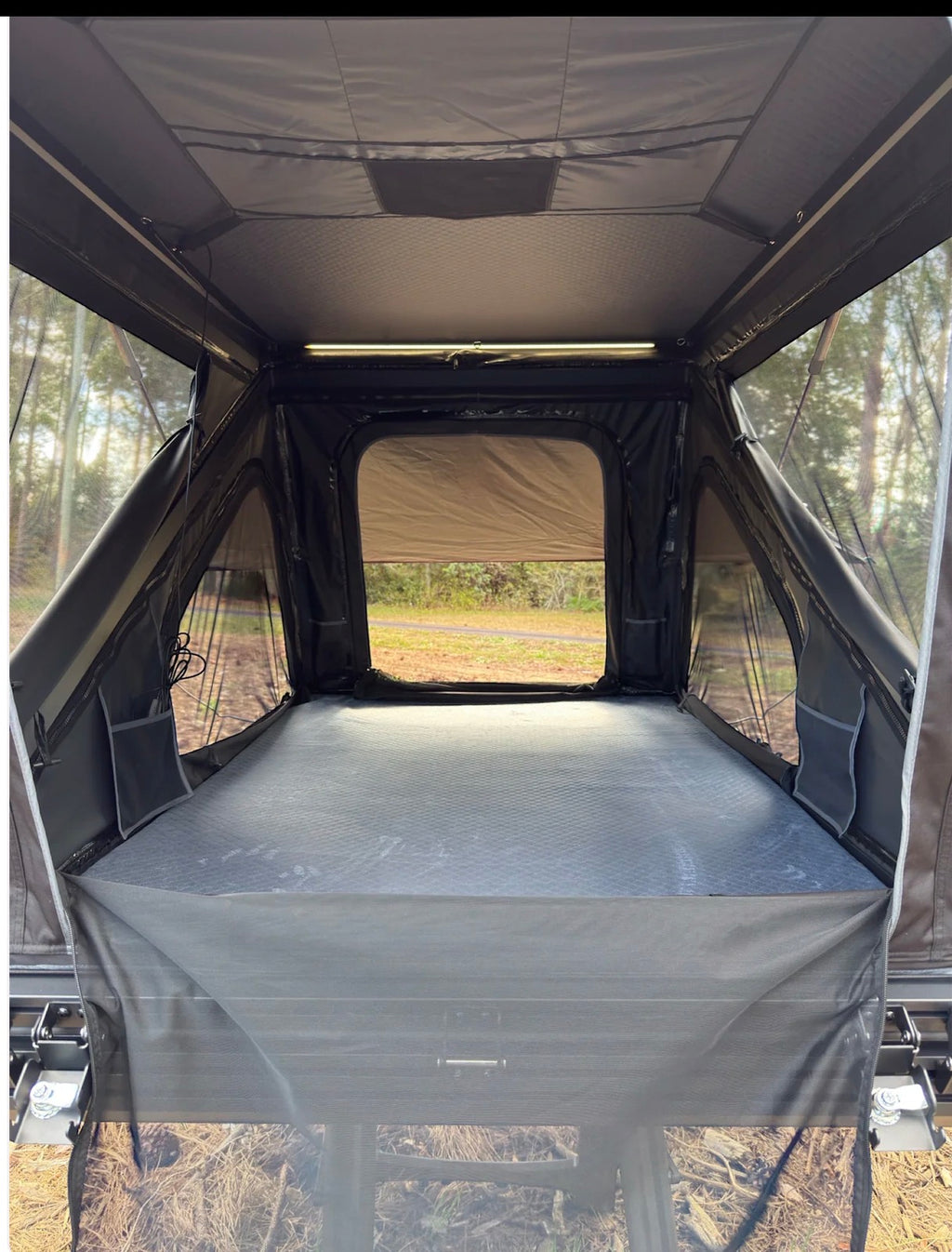 Sand Trooper -Wildwood -Aluminum Hard Shell Rooftop tent
