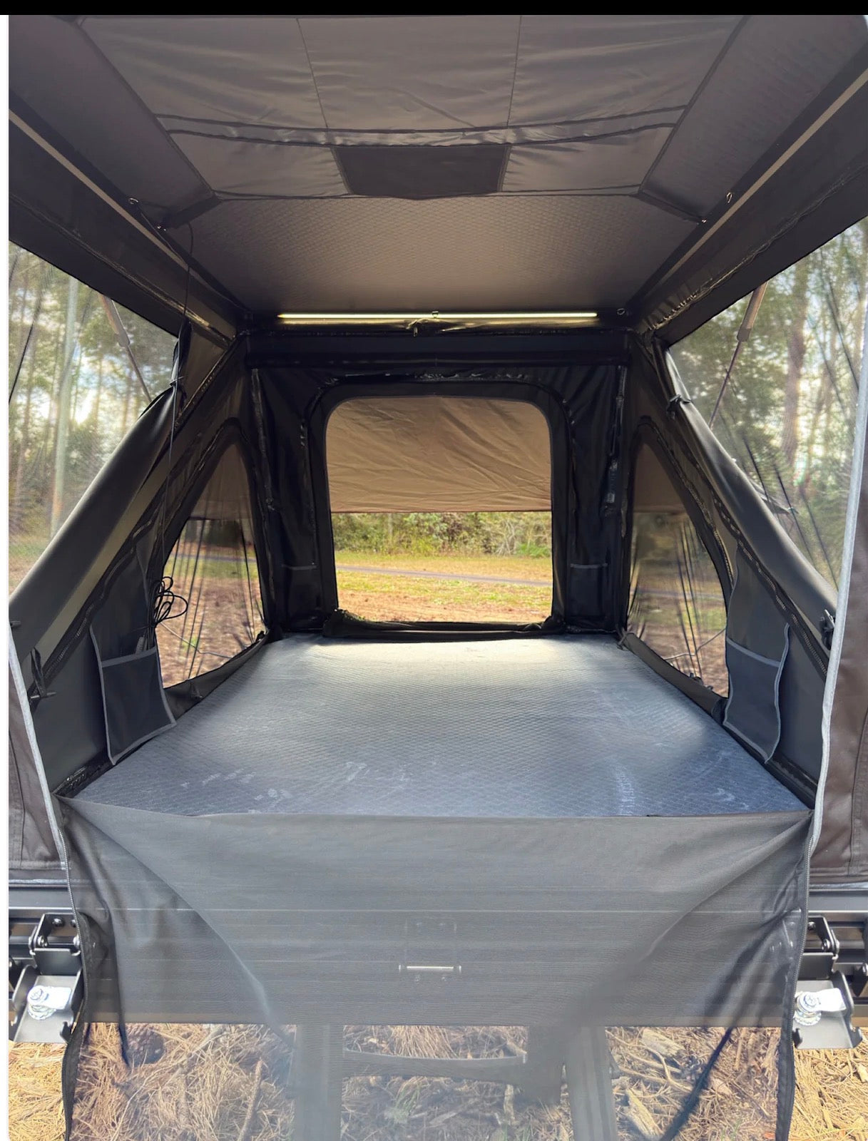 Sand Trooper -Wildwood -Aluminum Hard Shell Rooftop tent