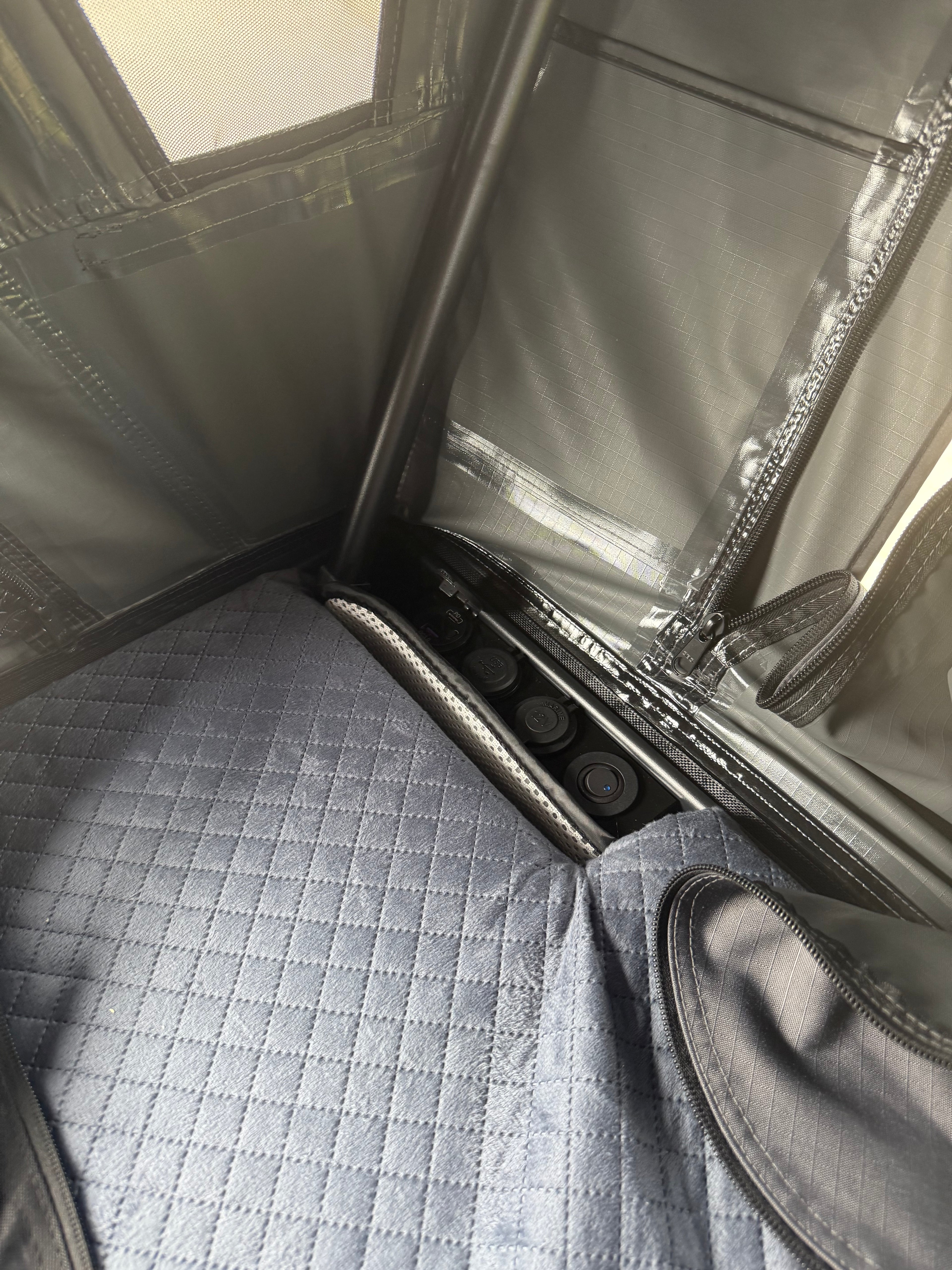 Trapper XL-Alumnium Hardshell Roof Top Tent