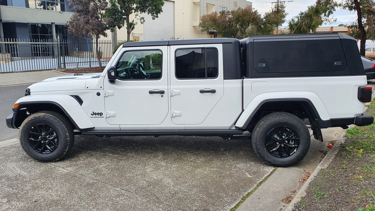 Jeep Gladiator (2020-2026)Aluminum Canopy